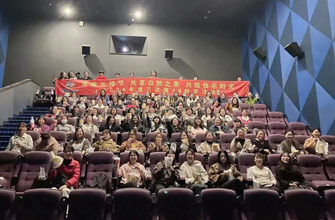 春景与你们都是这世界最好的景致，节日欢乐！